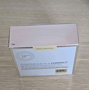 IT Cosmetics Confidence in a Compact in Shade Fair 0.63 Oz-BNIB-Discont…
